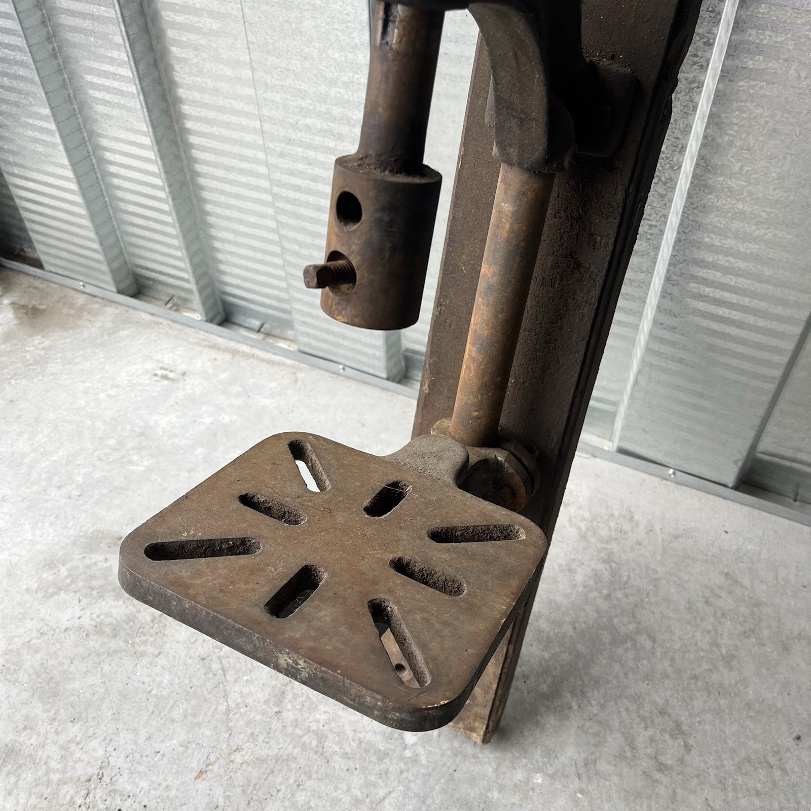 Vintage Champion Blower & Forge Co. Hand-Crank Drill Press Lancaster NOT SEIZED