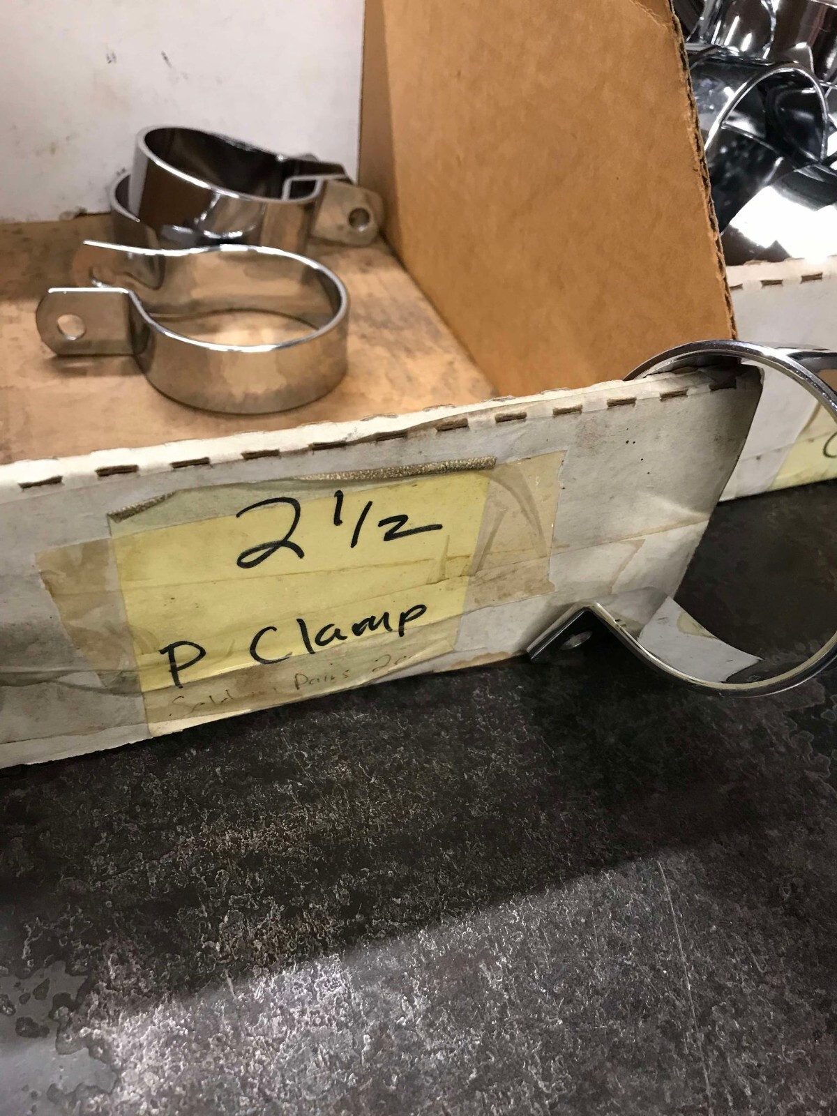 Harley 4pk universal motorcycle p clamps mounts exhaust 2.5" pipe muffler 2-1/2"