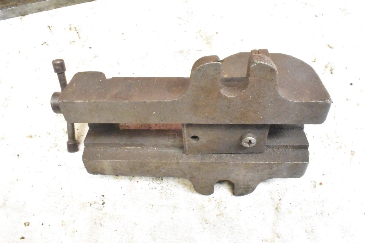 2 Vintage Machinist Vises Vise Craftsman 3" & 4" no name