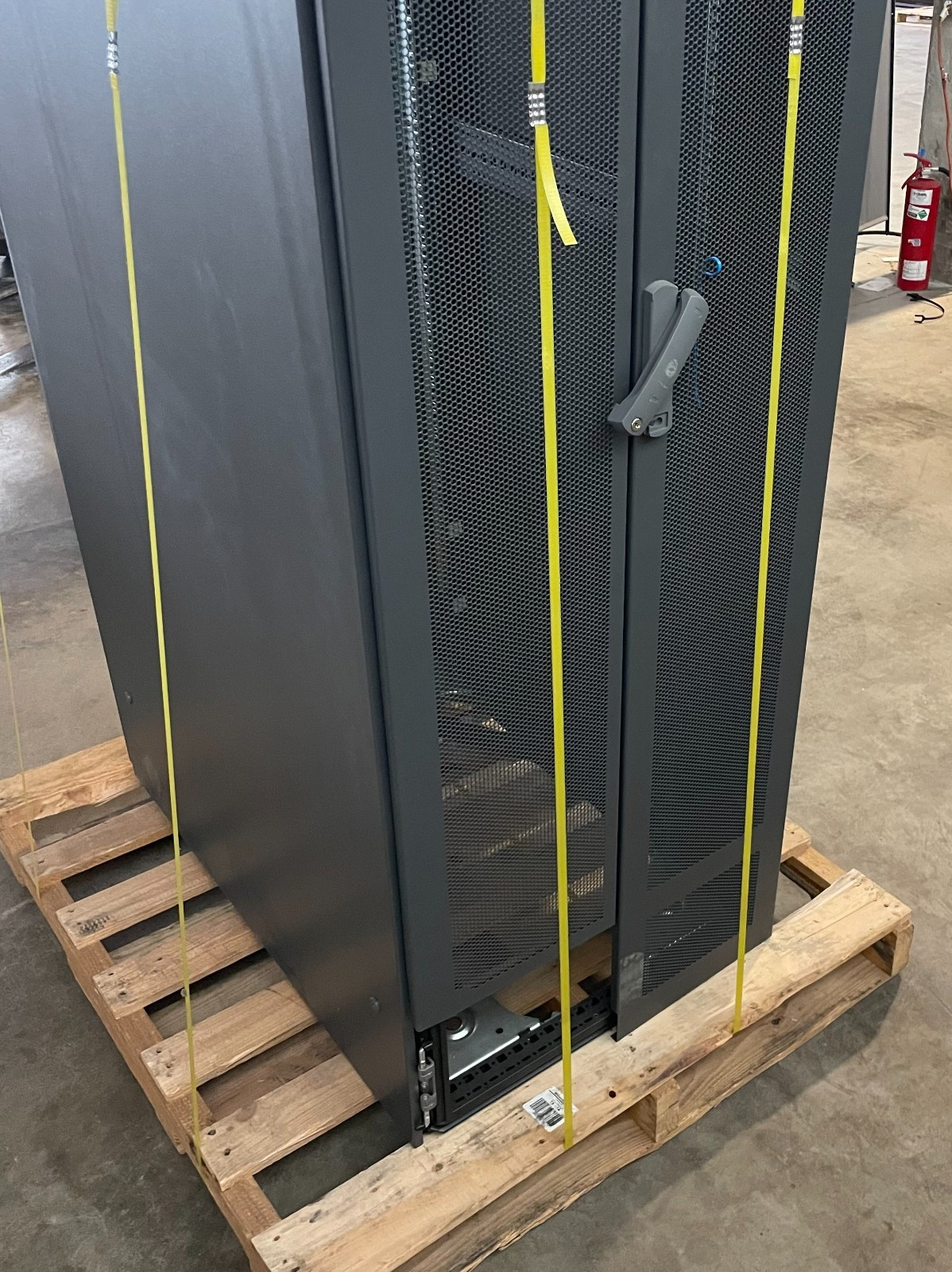 HP 42U Compaq 10K Series Server Rack Cabinet Enclosure w/ Mesh Doors