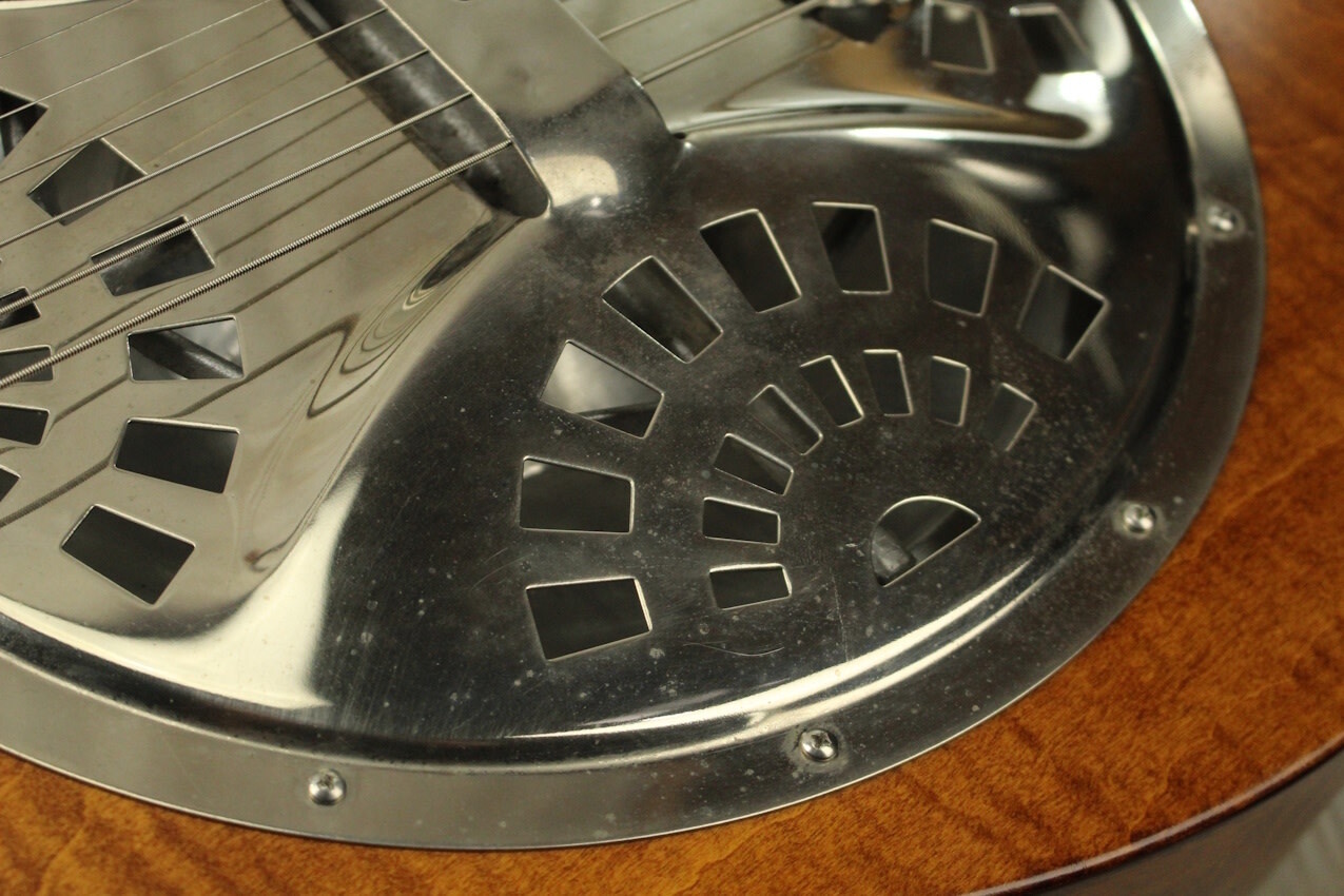 USED Hound Dog Resonator (560)