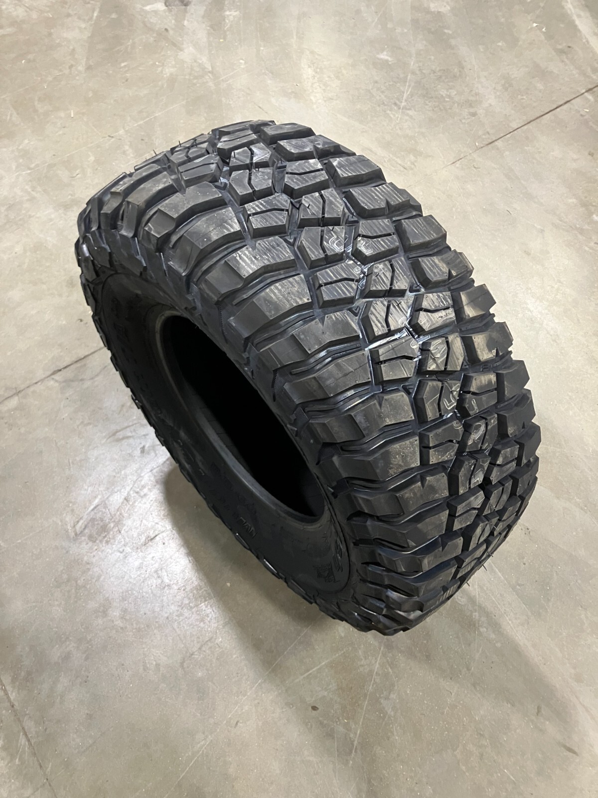 4 Take Off Tires 305 70 16 BF Goodrich KM3 Mud Terrain T/A LRD LT305/70R16 18/32