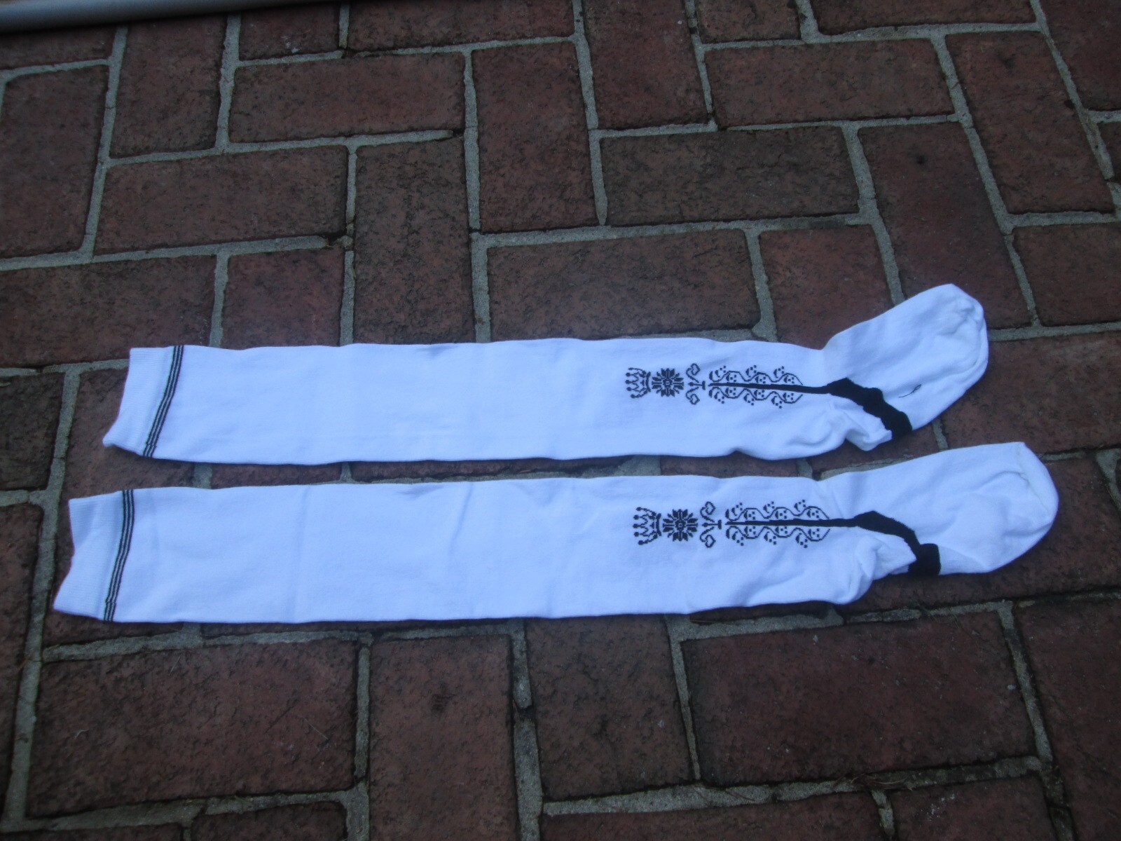 CROWN COLONIAL REV WAR 18-19TH C STOCKING CLOCKED WHITE BLACK COTTON TOPIARY NEW