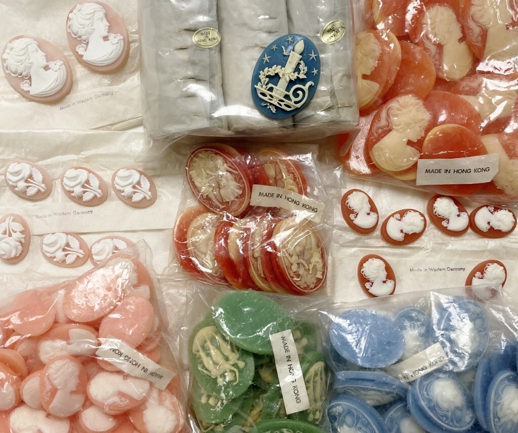 15 Vintage Assorted Resin Acrylic Cameos - DIY Jewelry Making & Repair Craft C80