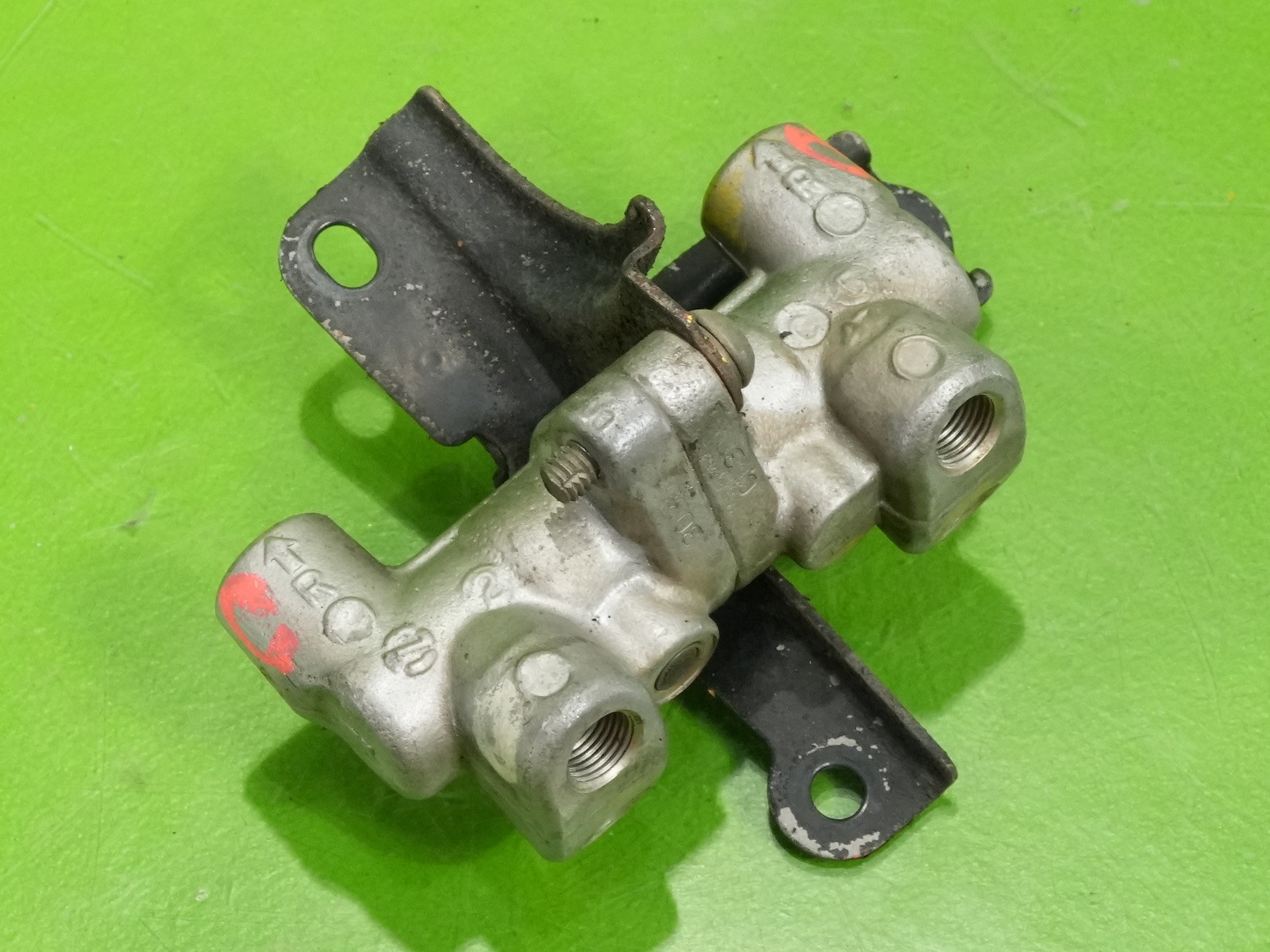 92-95 Civic OEM rear back brake 3030 proportioning valve + firewall bracket