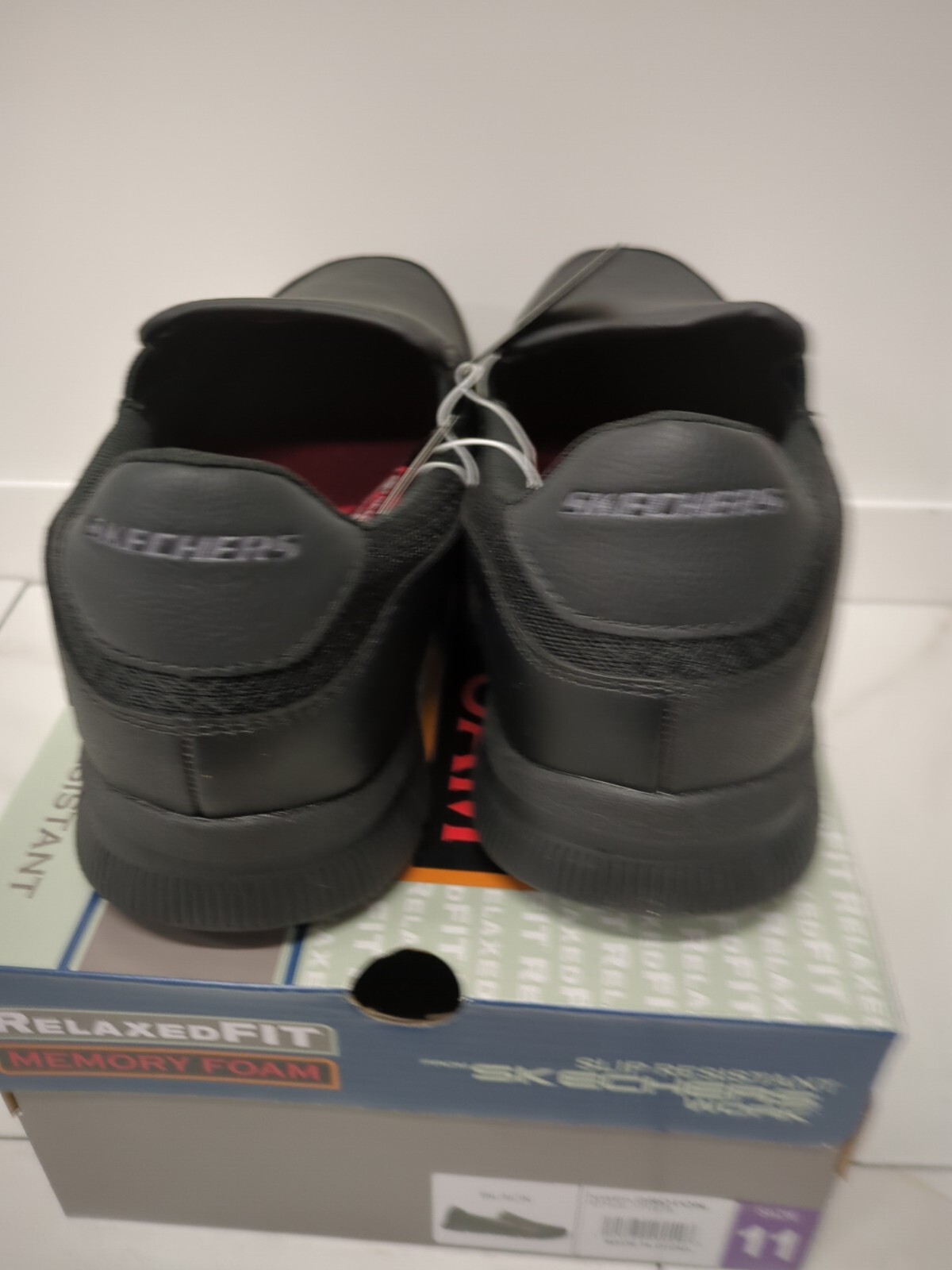 B5 Skechers Mens Size 11- Memory Foam Slip Resistant Work Shoes- Black