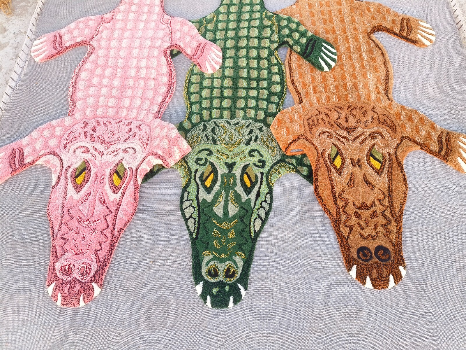 Crocodile Rugs 2x4 Feet Handmade 100% Woolen Hand Tufted For Home Decoration