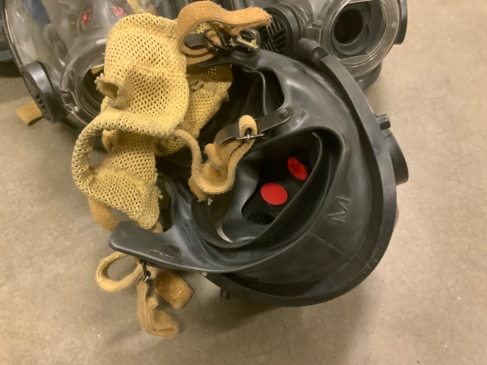 SCOTT AV-3000 HT MASK w/KEVLAR NETTING SIZE MEDIUM Firefighter SCBA AIR PAK Mask