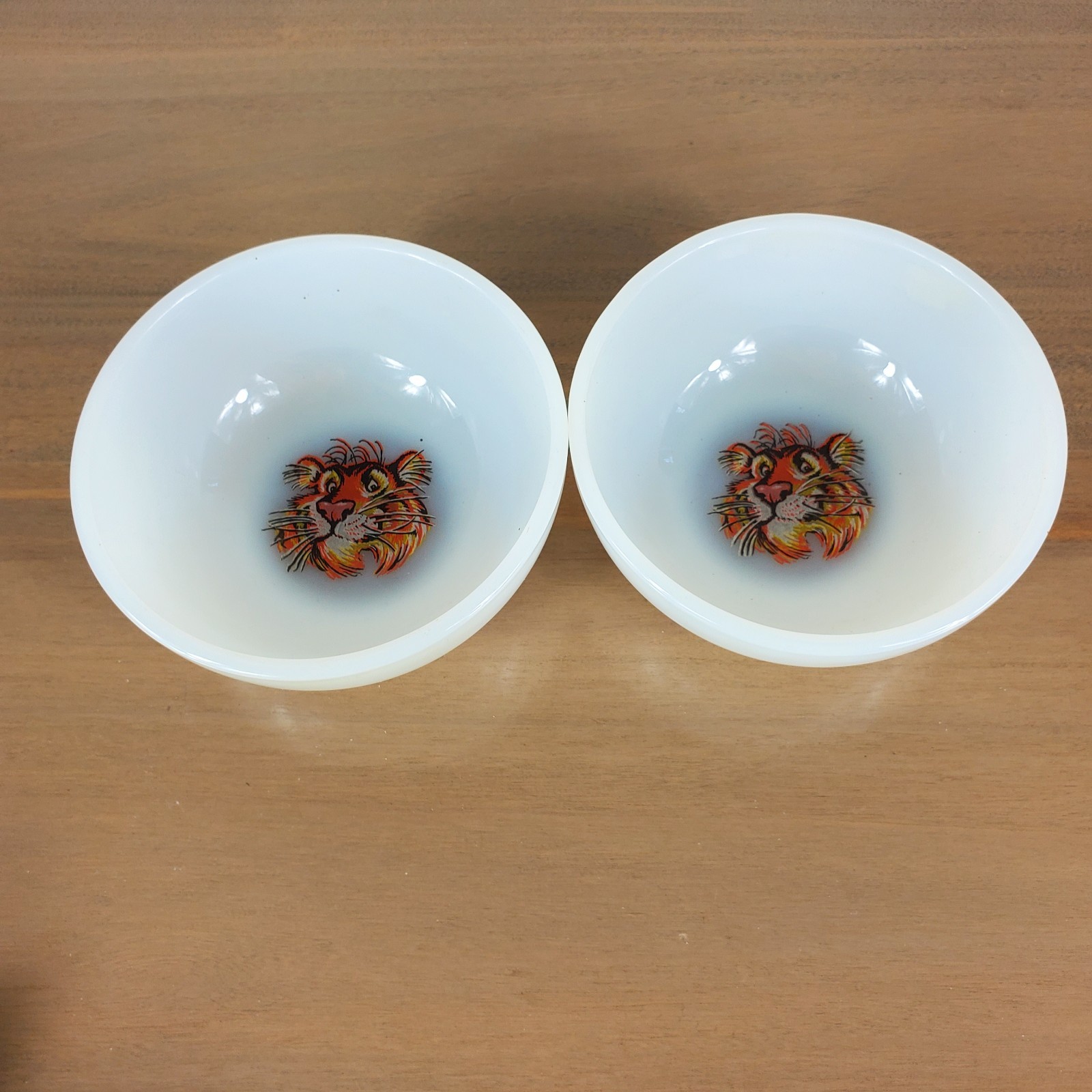 Esso Exxon Gas Tiger in your Tank 4 Glasses Pitcher 2 Cereal Bowls Vintage