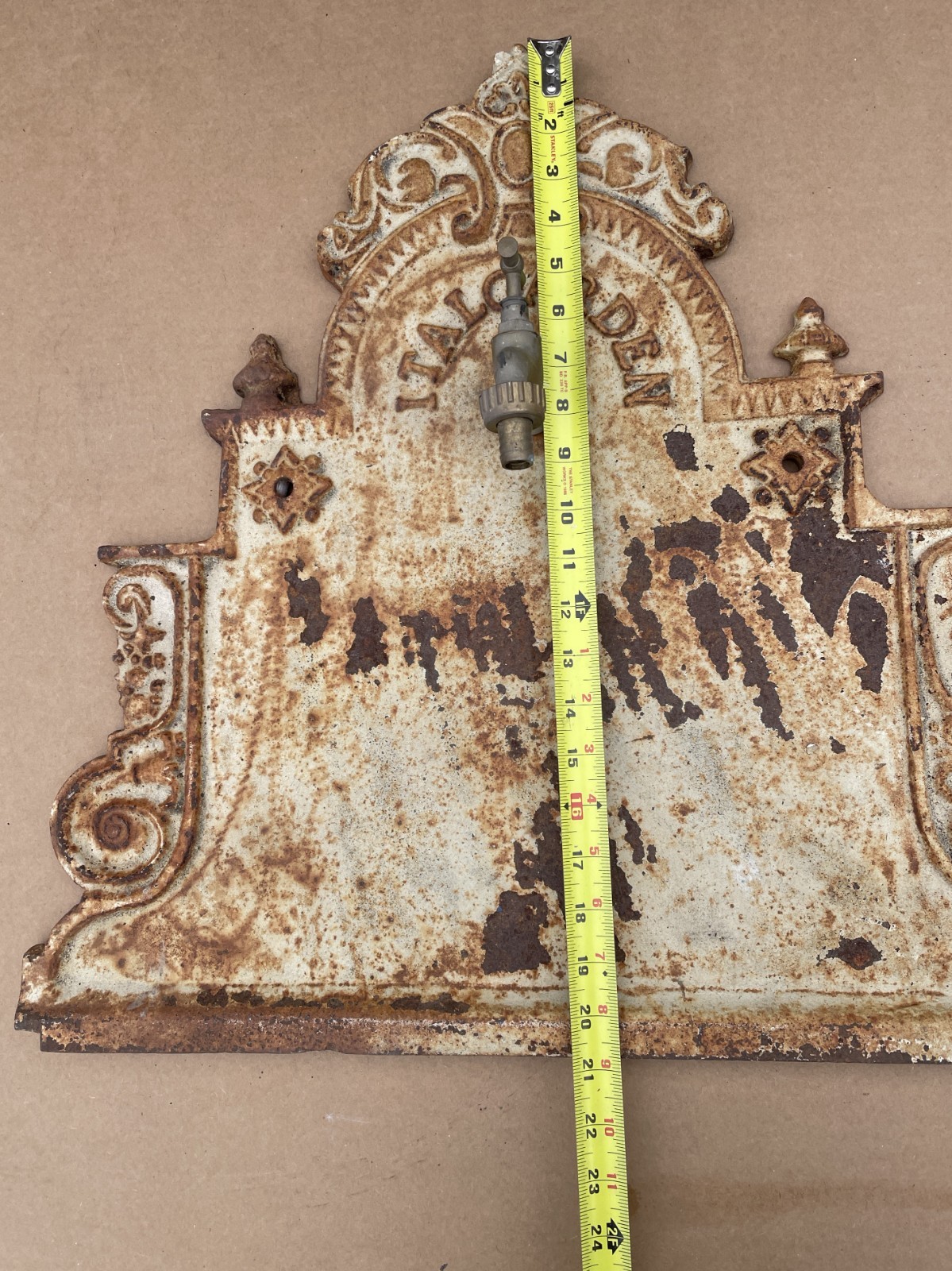 Italgarden Vintage Cast Iron Wall-Mounted Fountain Rust Patina