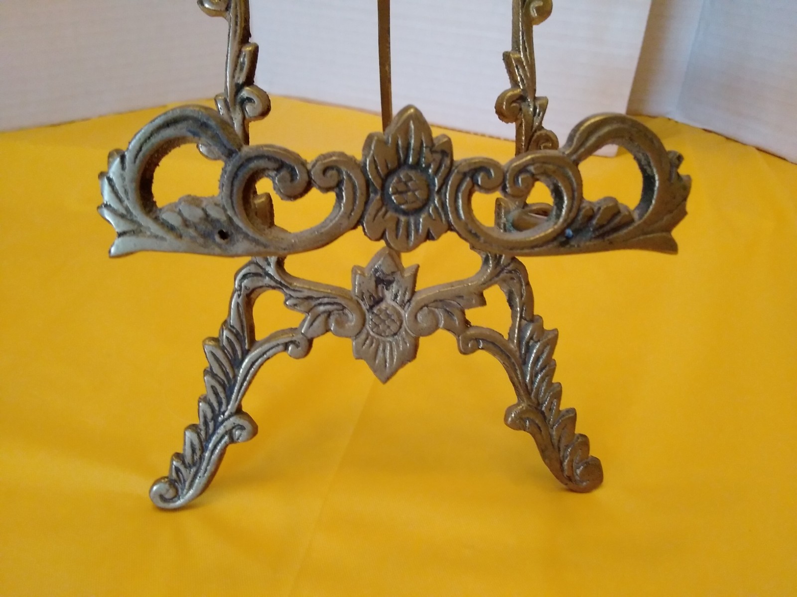 Vintage Metal Victorian Style Art Nouveau Table Display Stand Easel Brass 11”