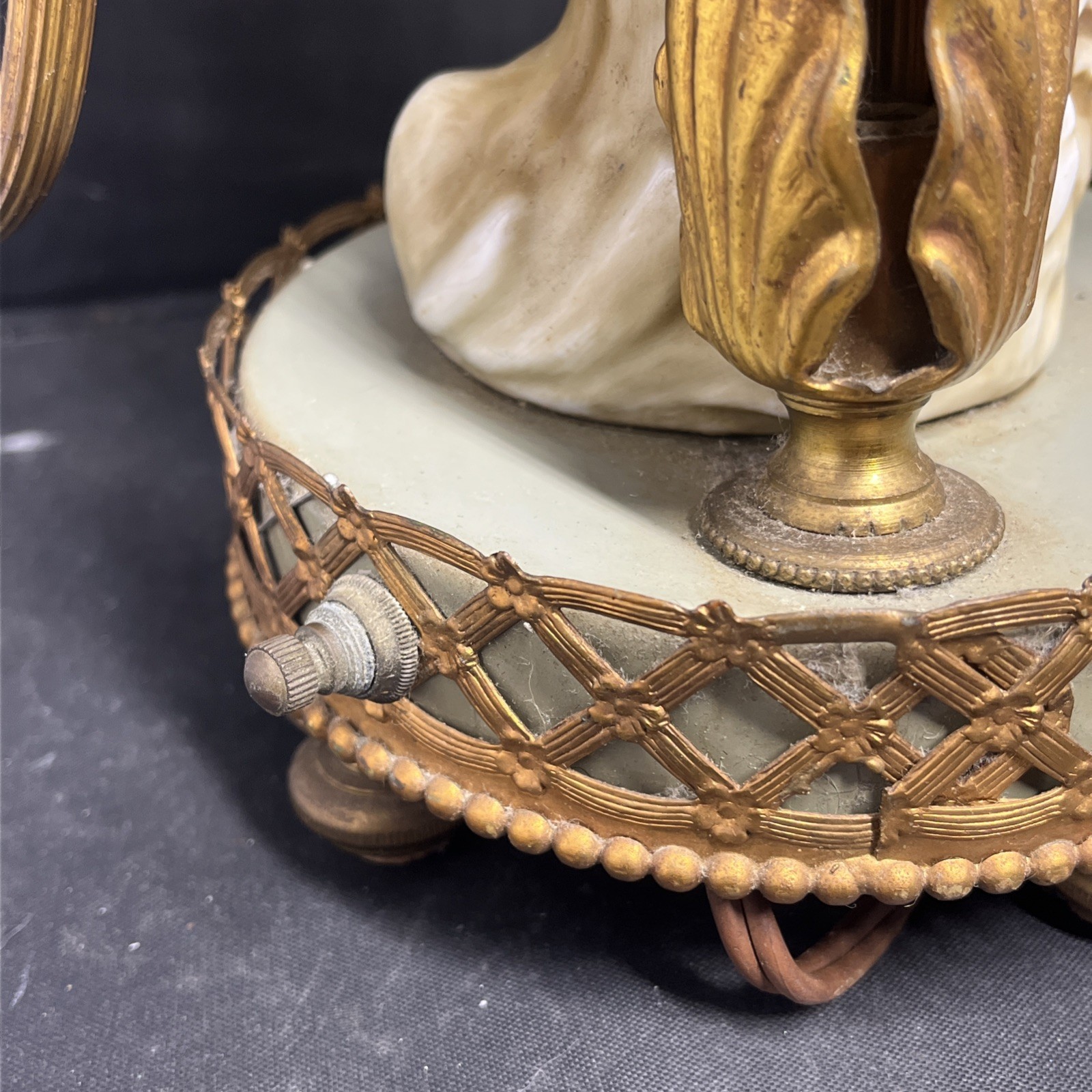 Antique Boudoir Porcelain Figurine/flower Lamp