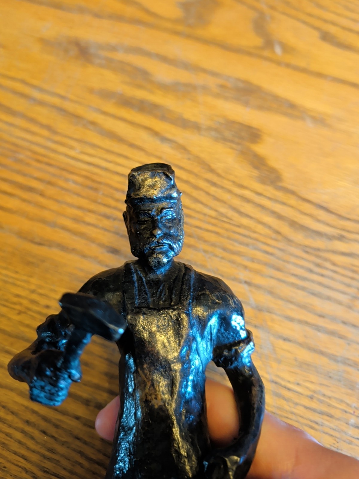 JOHN FRENCH HEAVY BRONZE METAL STATUE FIGURE BLACKSMITH HORSESHOE 1976 RARE VTG