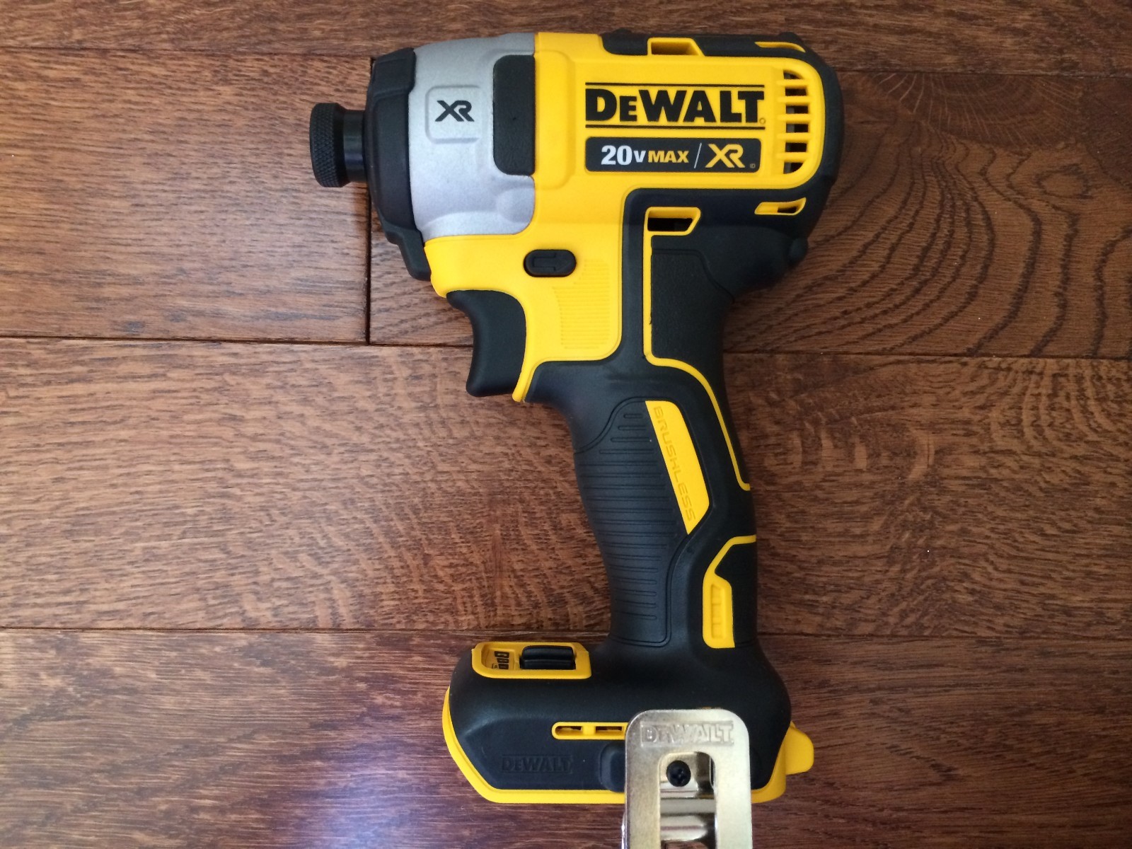 New DeWalt 20 Volt 20v Max XR Brushless Cordless 1/4" Impact Driver DCF887