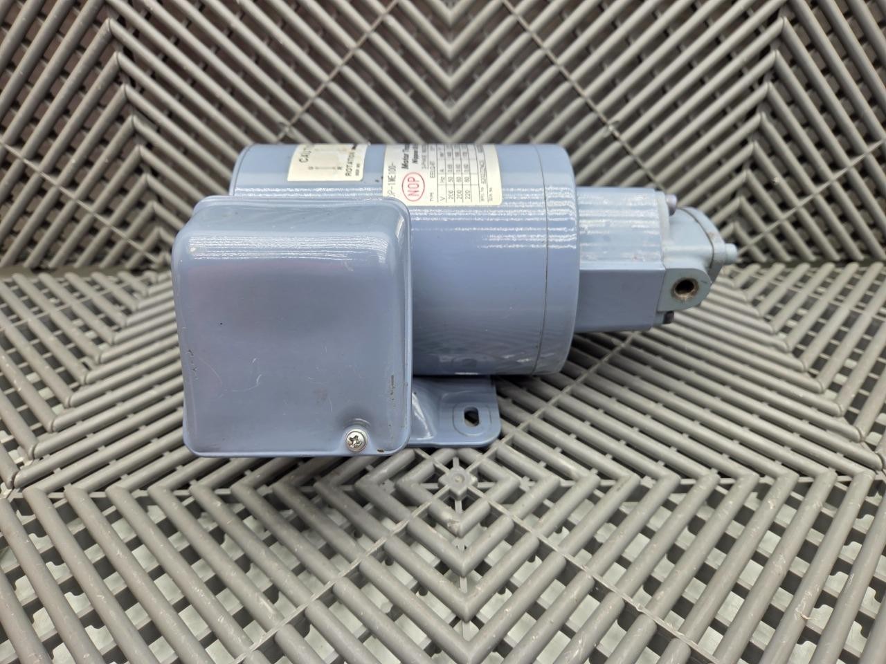 Nippon TOP-1ME100-11MA Trochoid Pump / 3-Phase Induction Motor / EELQ-8T