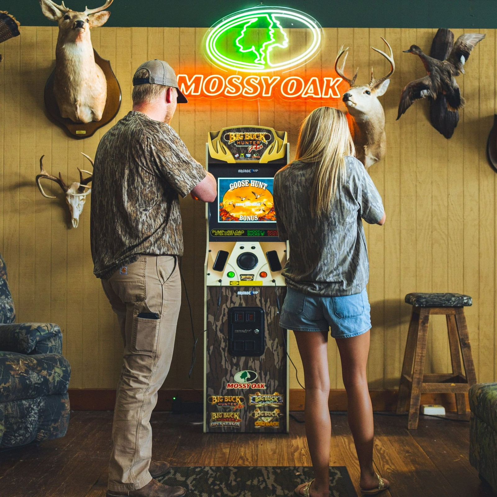 Big Buck Hunter Mossy Oak Deluxe Arcade Machine Full-Size Cabinet Multiplayer