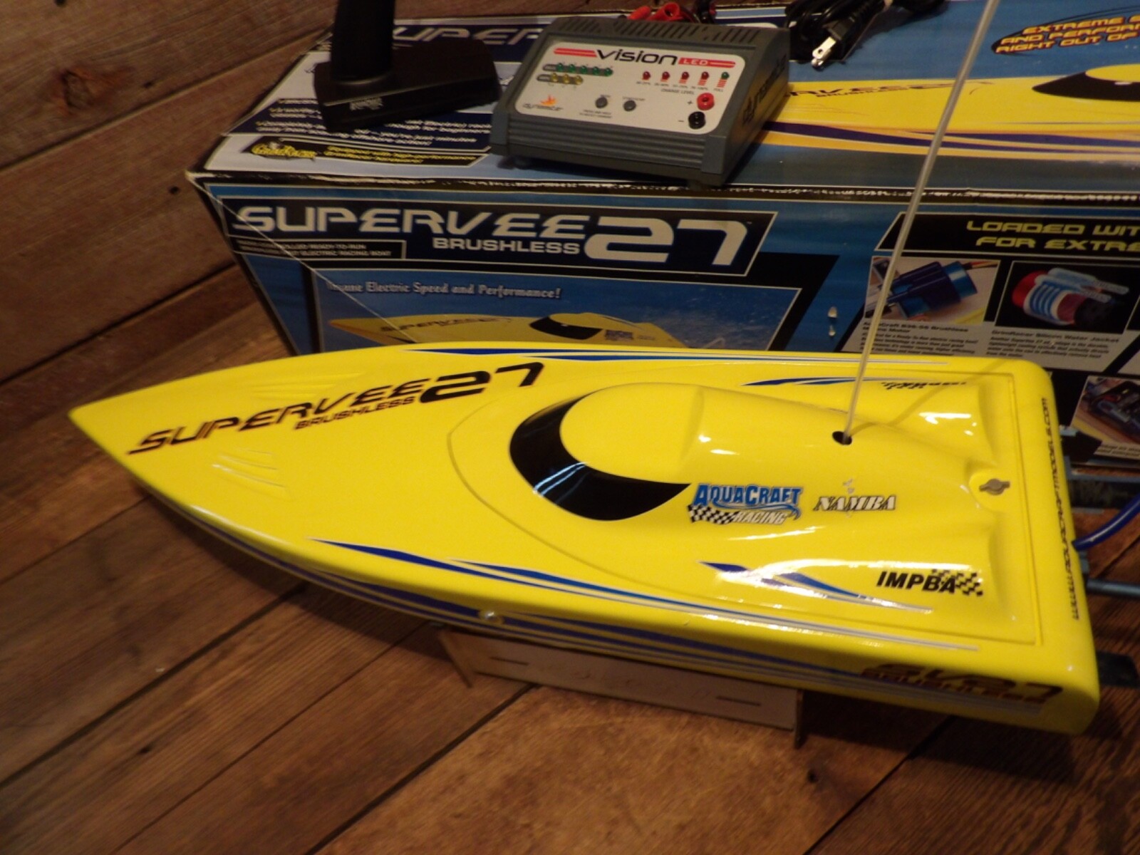 AQUACRAFT SUPERVEE 27 INSANE ELECTRIC BRUSHLESS SPEED BOAT IN BOX W/Charger