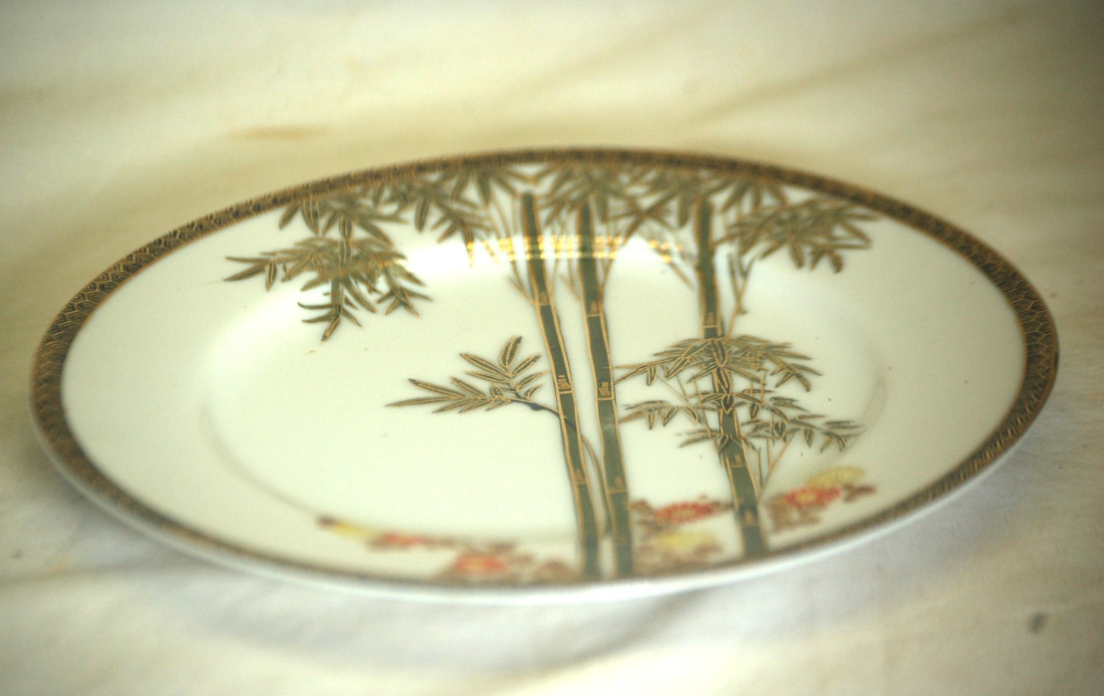 Kutani pie plate with bamboo red yellow flowers encrusted