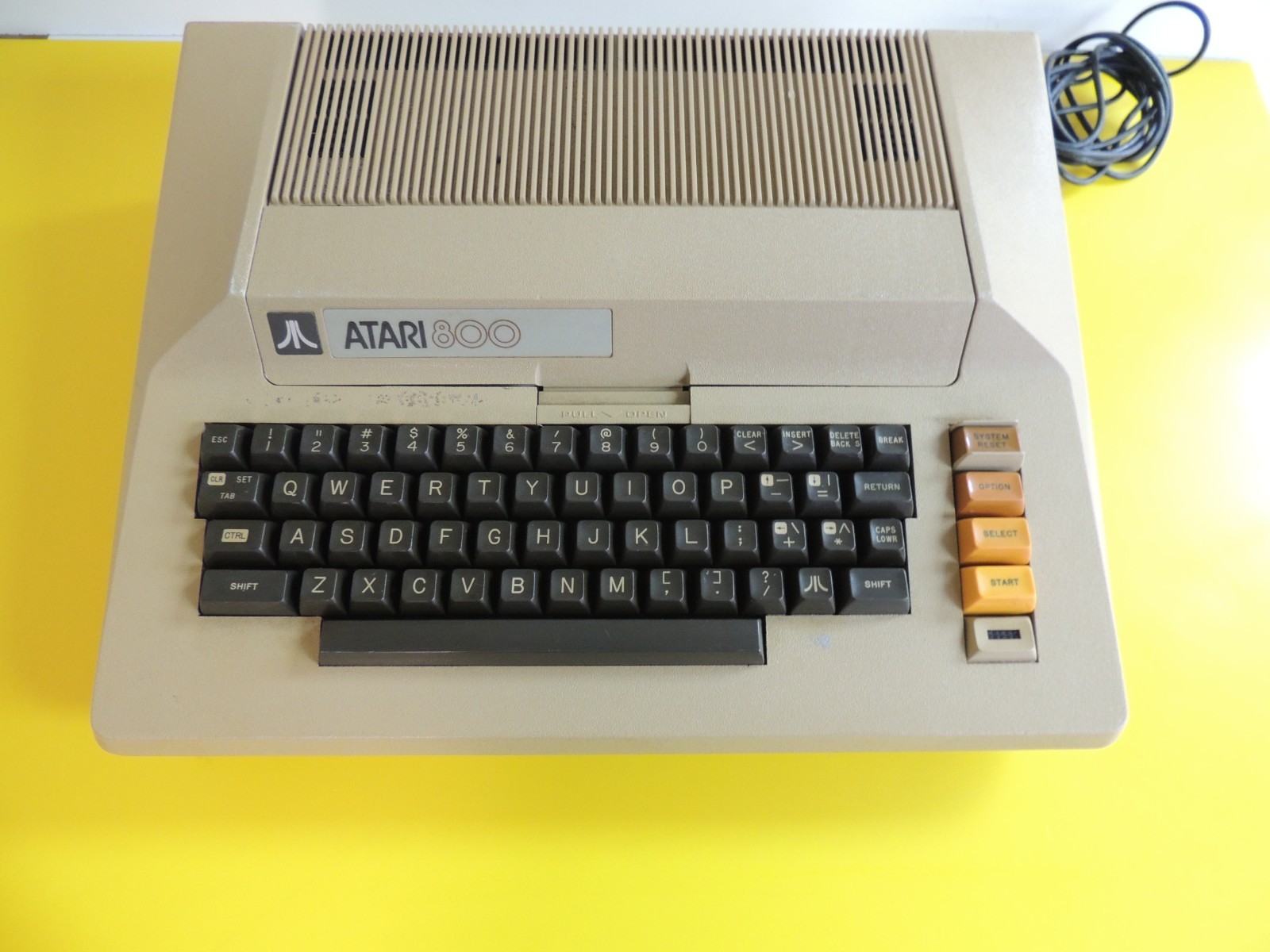 Atari 800 Vintage Home Computer – For Parts or Repair – READ