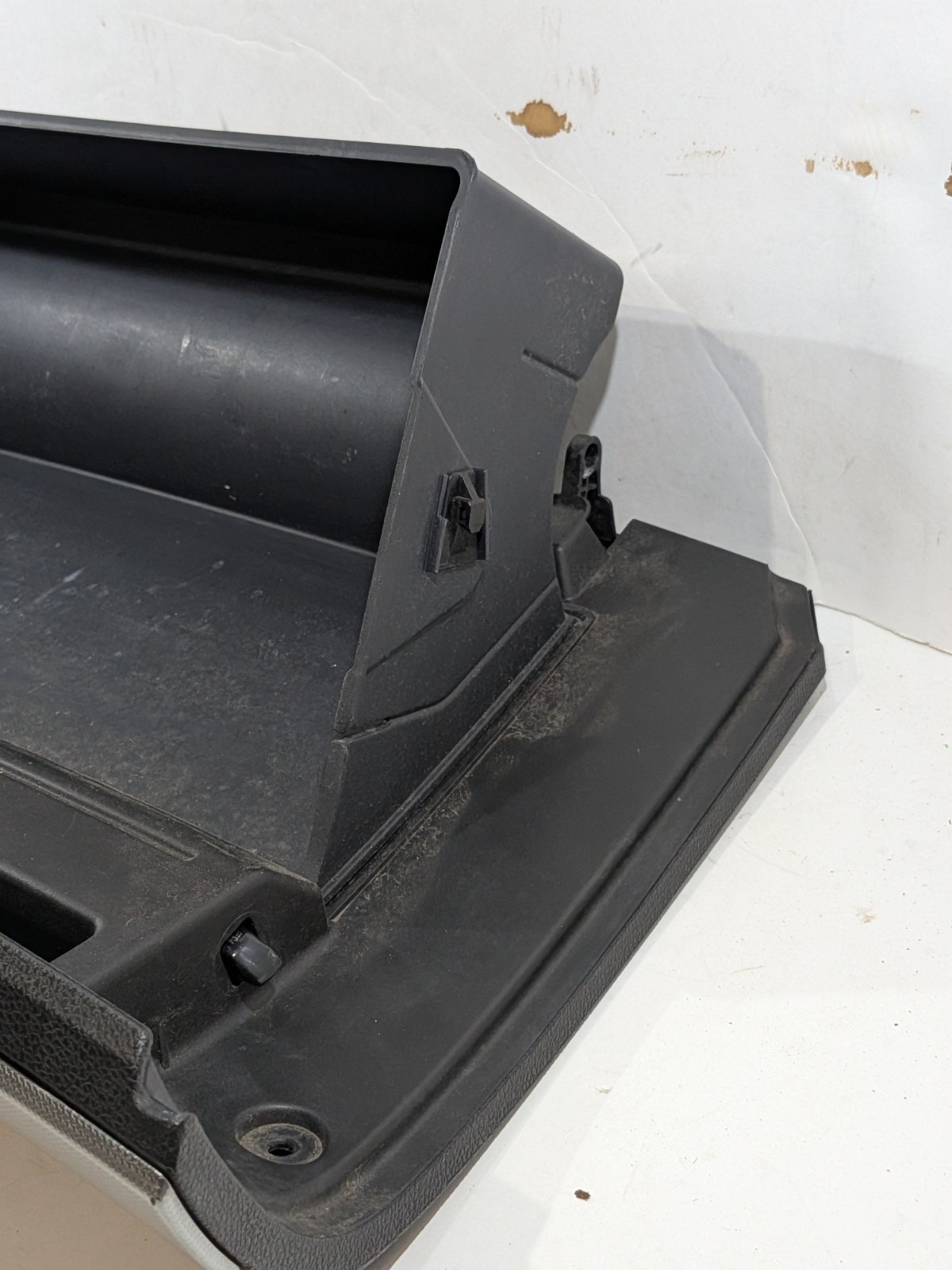 BB53-78060T10-AB/C 11-19 Ford Explorer Glove Box Door Black Silver Trim OEM