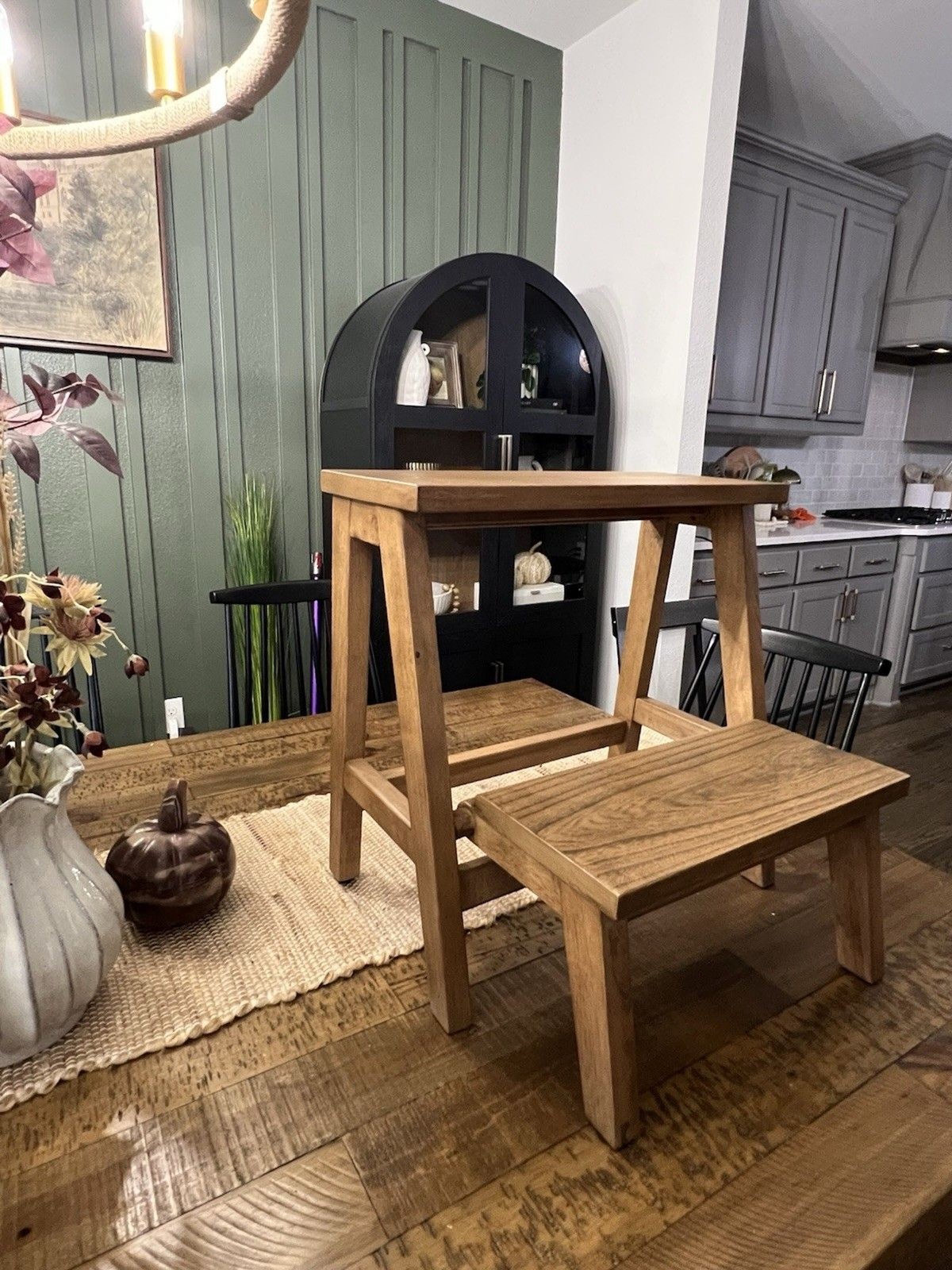 RARE VIRAL 18" Wood Kitchen Step Stool-Aged Oak Hearth & Hand with Magnolia NEW