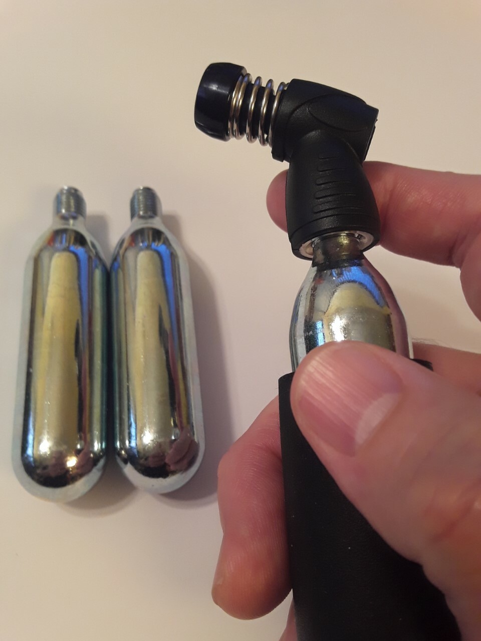 CO2 Mini Inflator pump Bike Tire w/ 3 pack 16g C02 threaded cartg sleeve kit