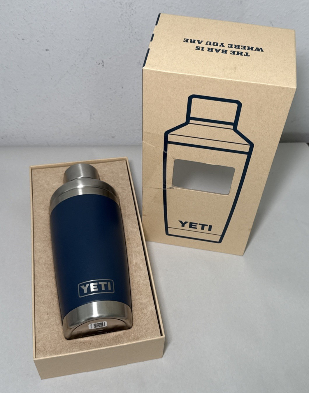 Yeti Rambler 20 oz Cocktail Shaker - Navy - NEW in Box w/ Paperwork