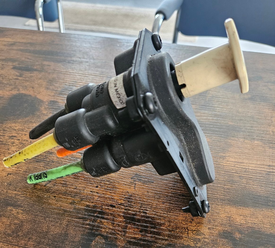 Bendix PP-DC Air Brake Valve 5005855 International Durastar