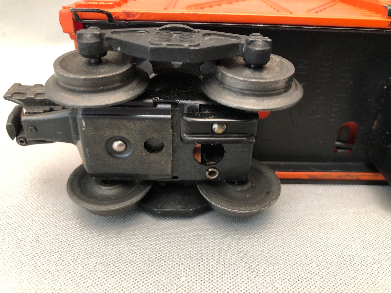 LIONEL 3656 OPERATING CATTLE CAR WITH CORRAL & CATTLE O GAUGE