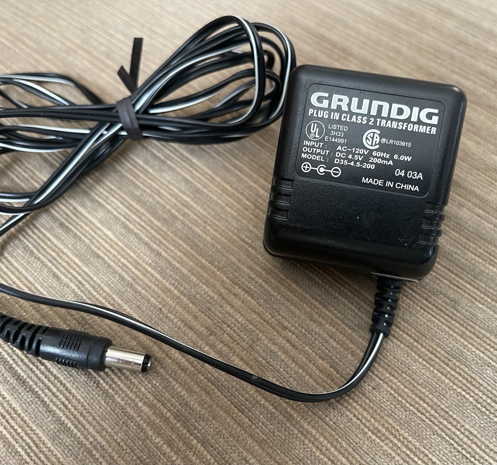 Grundig Yacht Boy World Receiver YB-P2000 SW FM Radio + Plug F.A. Porsche Tested