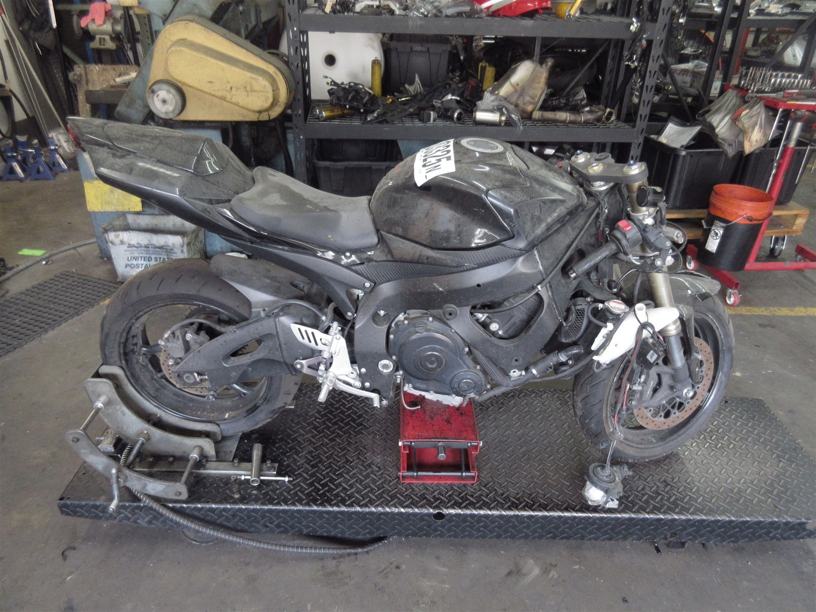 2008 08-09 Suzuki GSXR 600 GSXR600 Crankcase Case Engine Motor Block Piston Lot