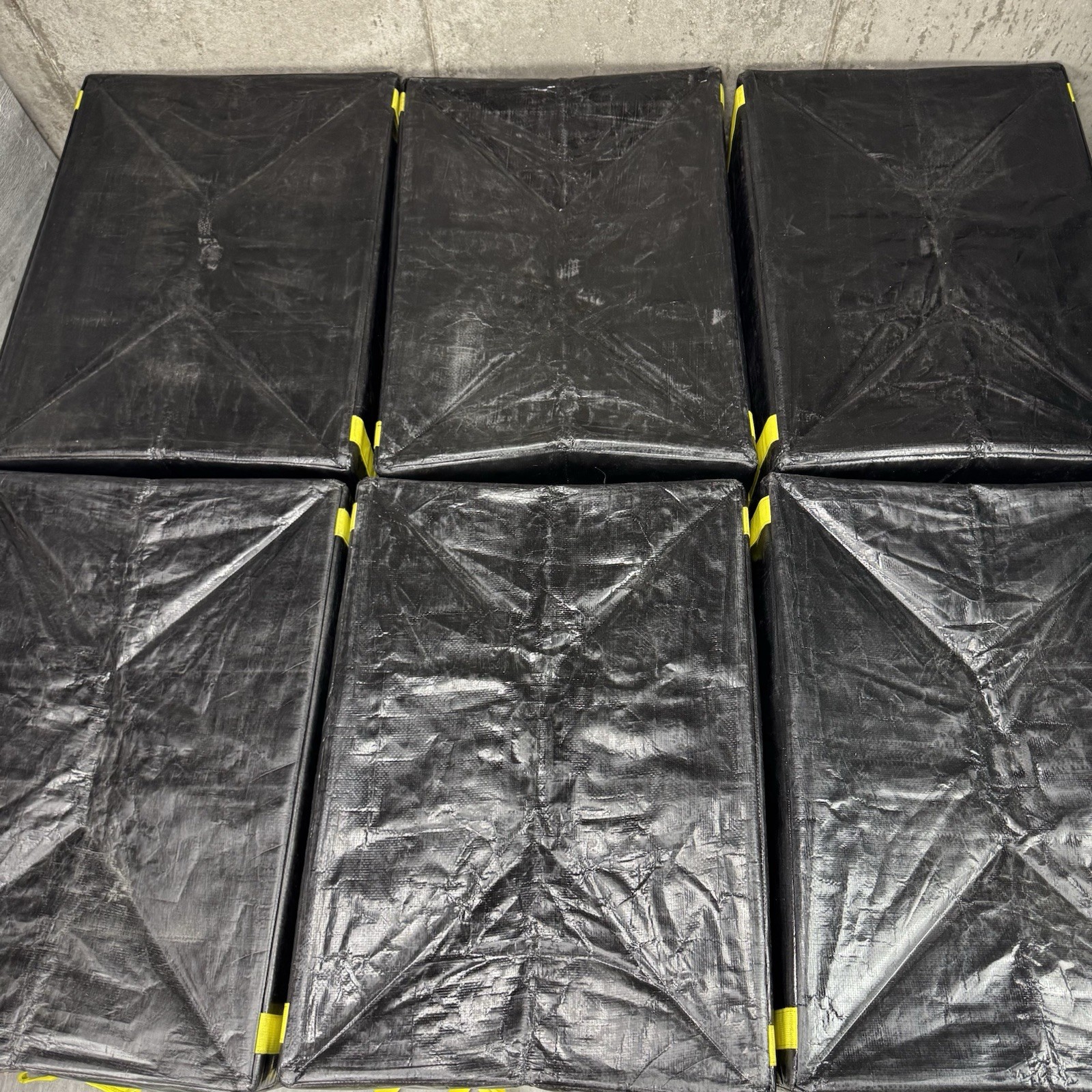 (6) AMAZON COURIER LARGE DELIVERY STORAGE BAGS 28x24x20 BLACK LOT OF 6 TOTES