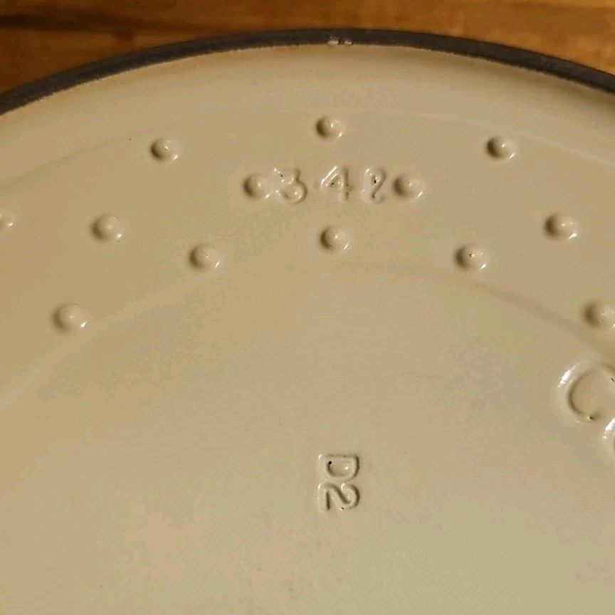 Vintage Cousances 22 Dutch Oven Beige 3.5 Quart Made in France Le Creuset