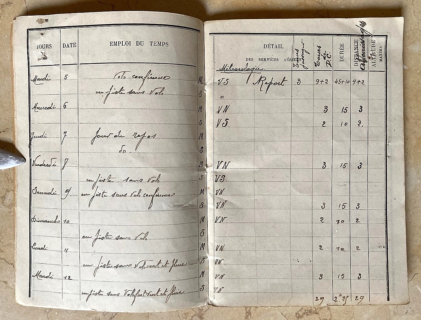 WW1 FRENCH PILOT'S FLIGHT LOG BOOK SIGNED BY (TRAINER OF GUYNEMER) CAPT. NARDIN
