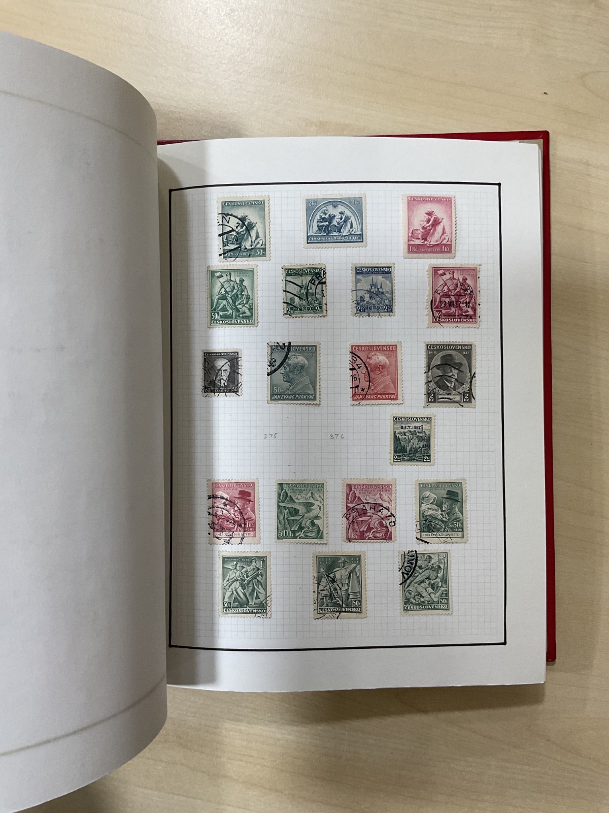 Czechoslovakia stamps. 1918 - 2000s, 2 Albums. 3.8kg. G/105