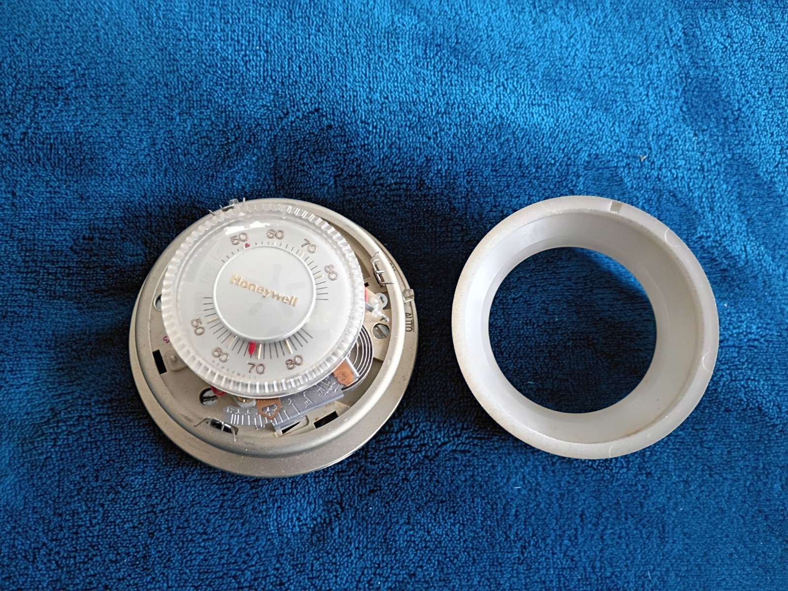 Vintage Honeywell T87F 2873 Tradeline Wall Thermostat Gold.