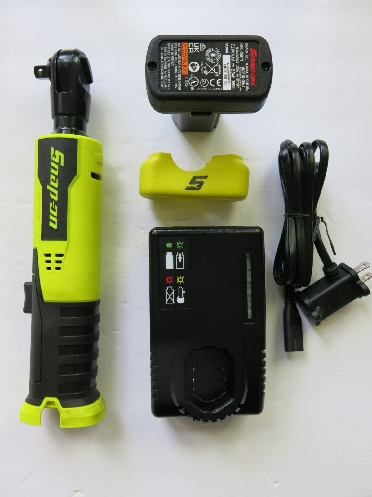 Snap On Tools 14.4v 3/8 Brushless Cordless Ratchet CTR861 with Battery & Charger