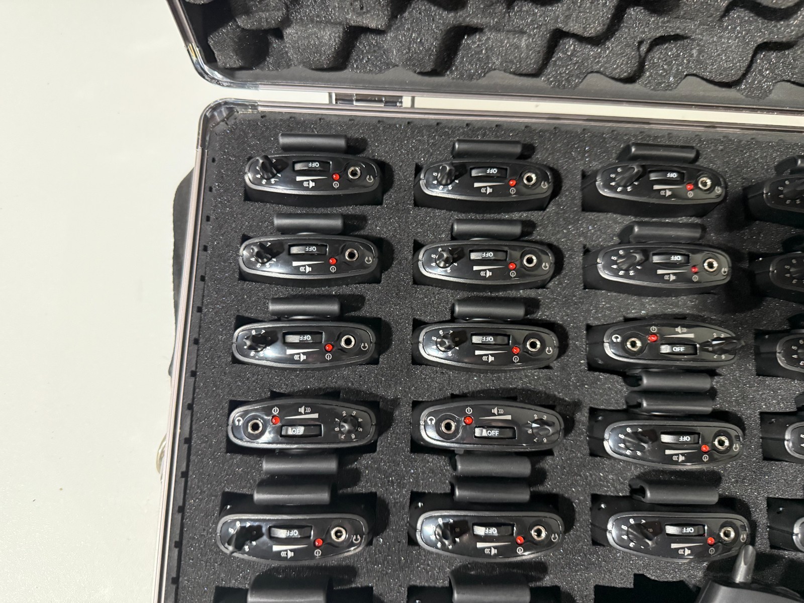 Lot of 30 Williams Personal PA Receiver Tour System R35-8 & 1 Transmitter T36