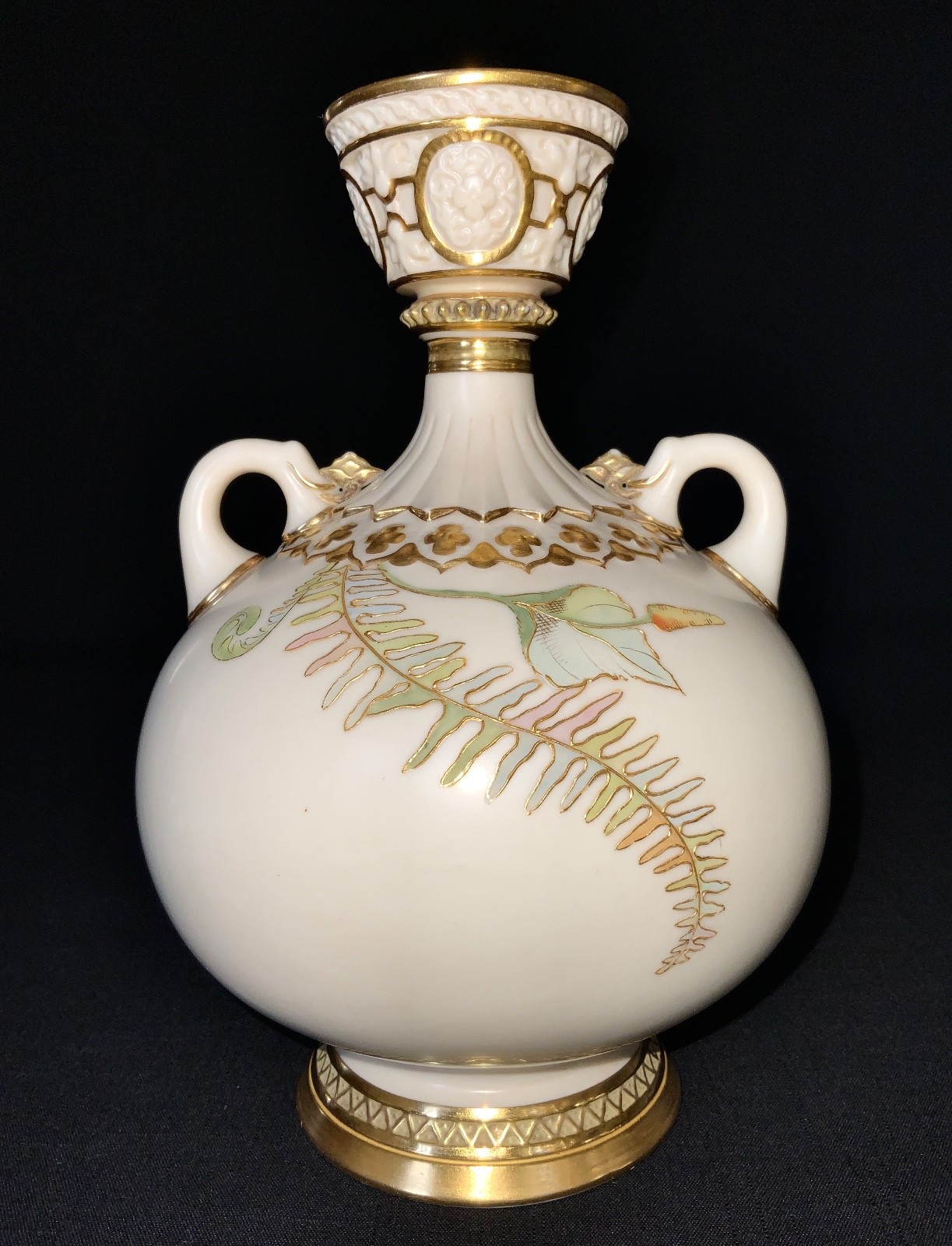 ANTIQUE ROYAL WORCESTER GILT & PAINTED HANDLED VASE C. 1884-1889 #1109 8 7/8"H