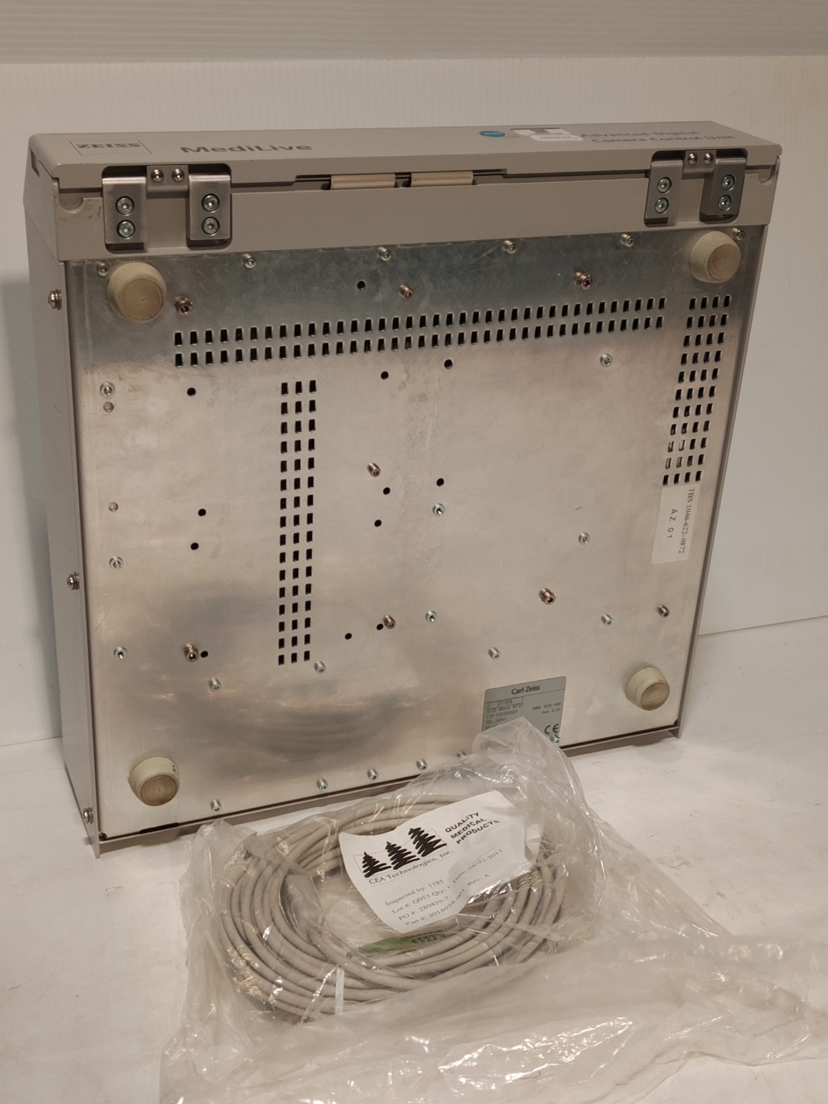 Carl Zeiss MediLive 3 CCD Mono NTSC Camera Control Unit MNR 1030-466 as shown