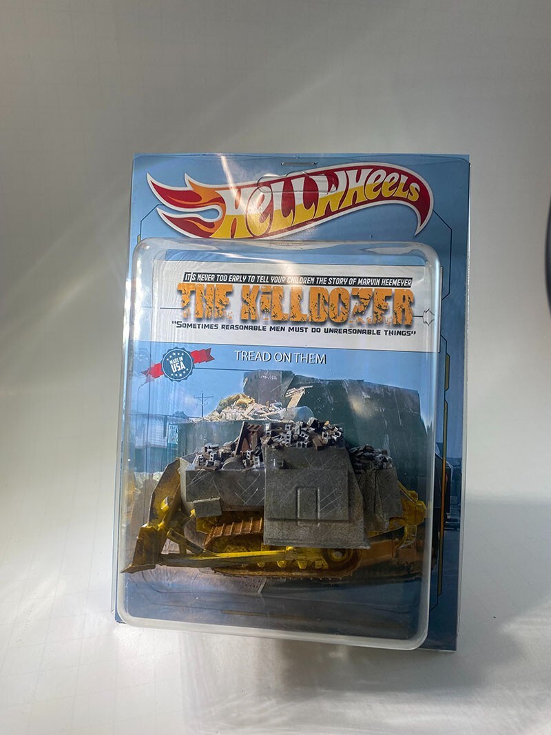 Komatsu D355A bulldozer Killdozer hotwheels scale