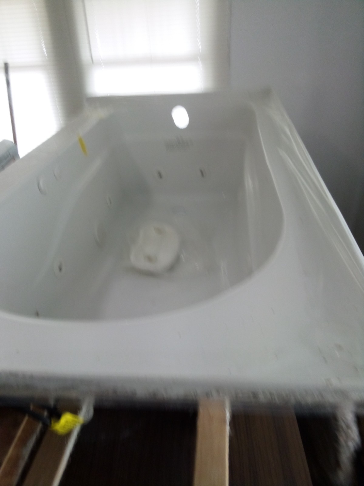 ACRYLIC SOAKING TUB – MADE IN USA. SIZE: 5’ ¼” x 4’ 5” w/Jets NEW
