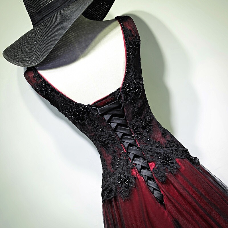 Black And Red Wedding Dresses Gothic Sleeveless V Neck Beaded Lace Bridal Gowns