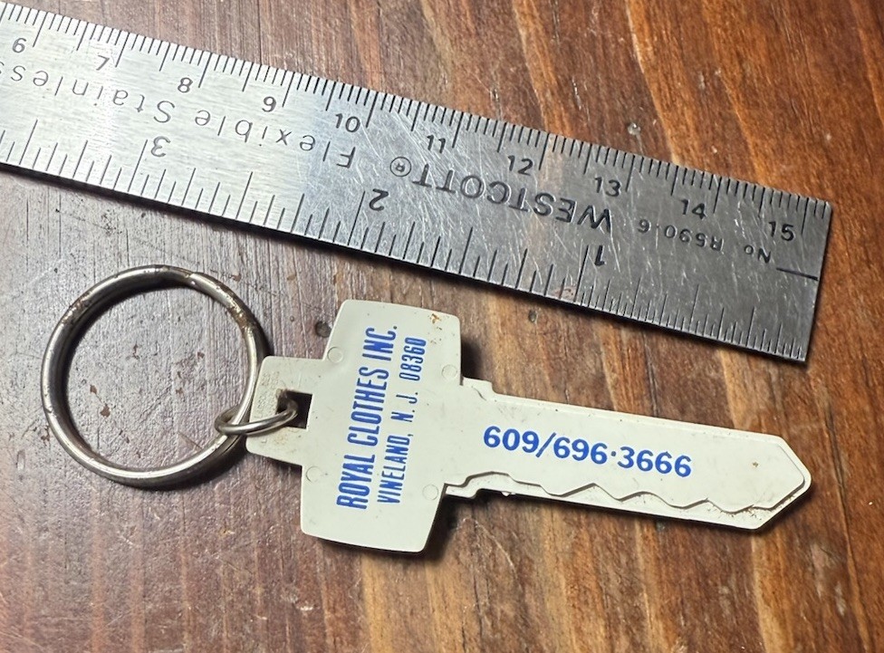 A122 Vintage Key Sliding Pocket Knife Keychain Advertisement Vineland New Jersey