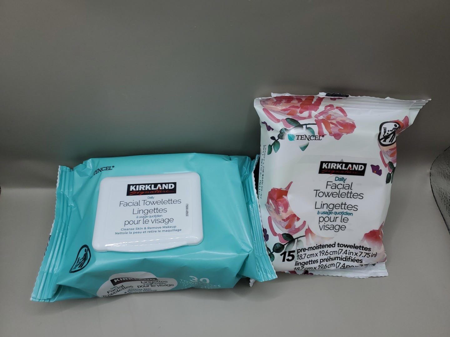 Kirkland Signature Daily Facial Towelettes Cleanse Skin Remove Makeup BB 02/2028