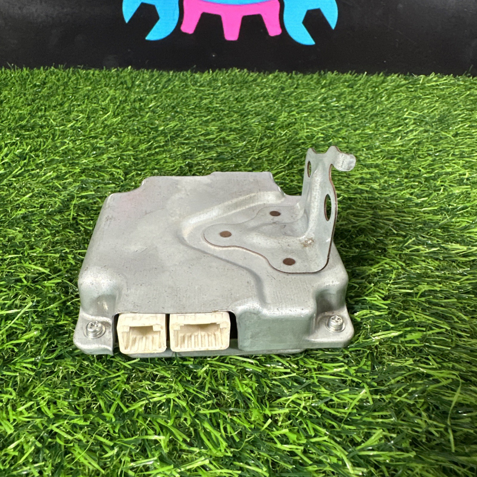 Toyota Prius Hybrid 2011-2015 Bettery Voltage Sensor Control module 89892-47080