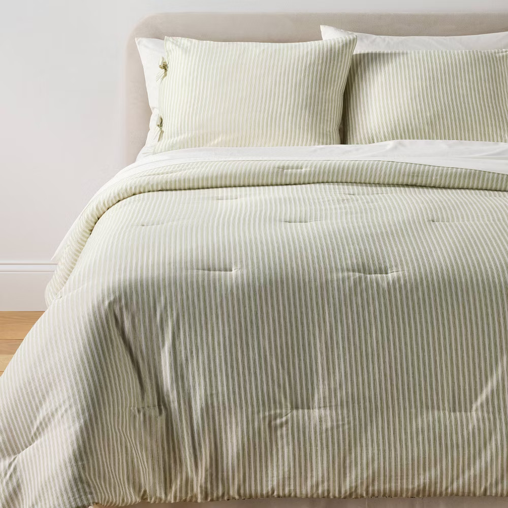 2pc Twin/Twin Extra Long Reversible Floral and Stripe Comforter Set Pink/Green -