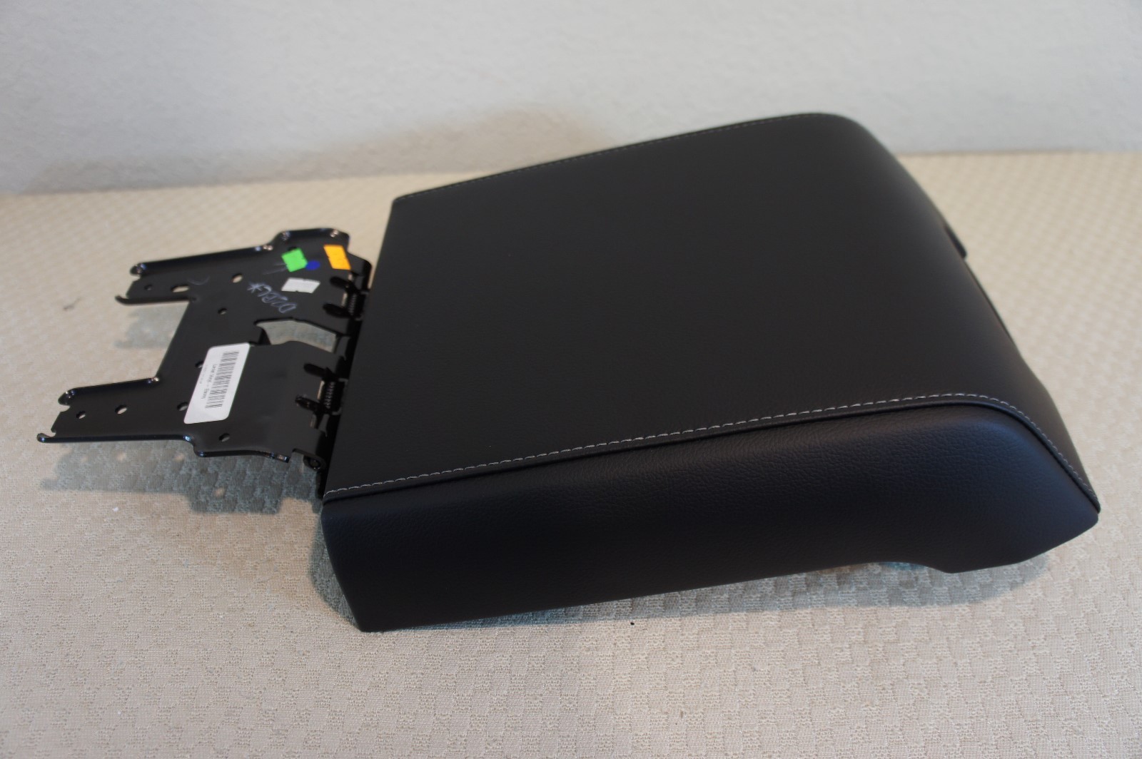 2015 2016 2017 2018 2019 2020 FORD F-150 LARIAT CENTER CONSOLE VINYL EBONY