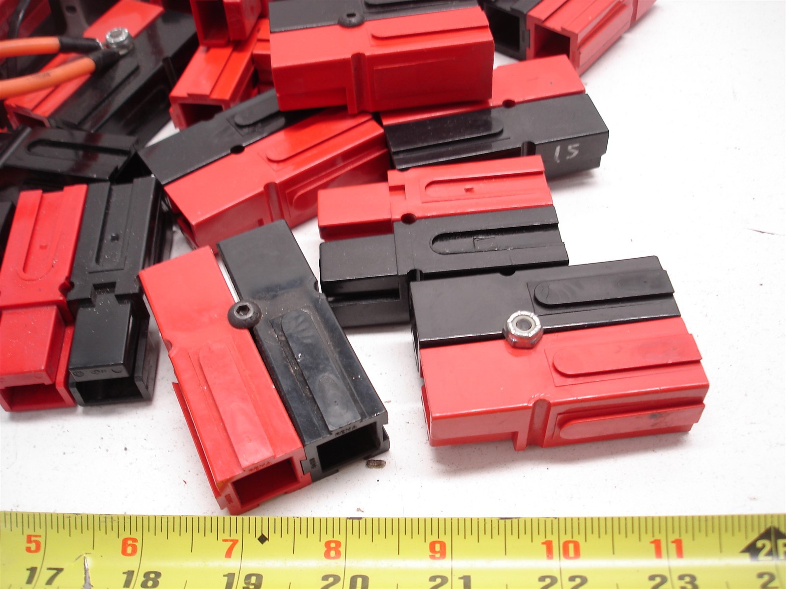 165 TOTAL NASCAR ASSORTED ANDERSON QUICK CONNECT BATTERY WIRE CONNECTOR HOUSINGS