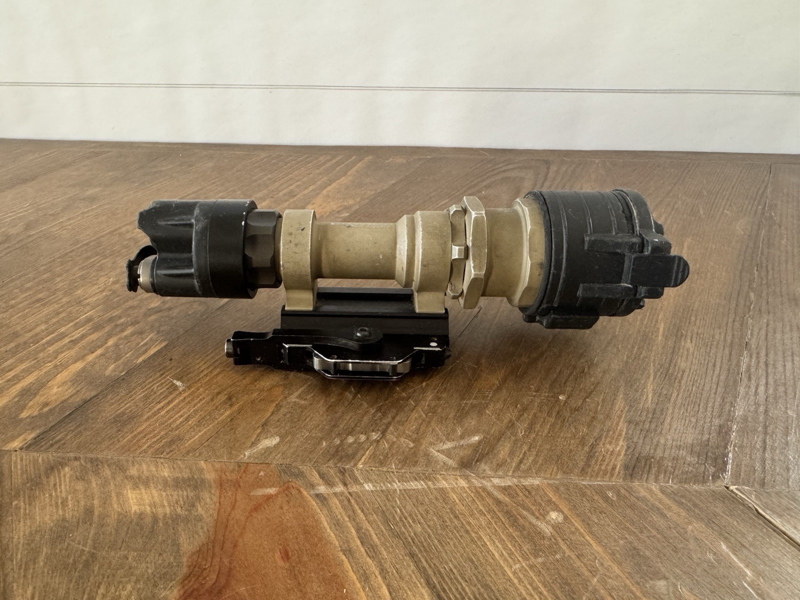 Surefire M952 Tactical Rail Mount Tan Flashlight -Infrared Fillter and M93 Mount